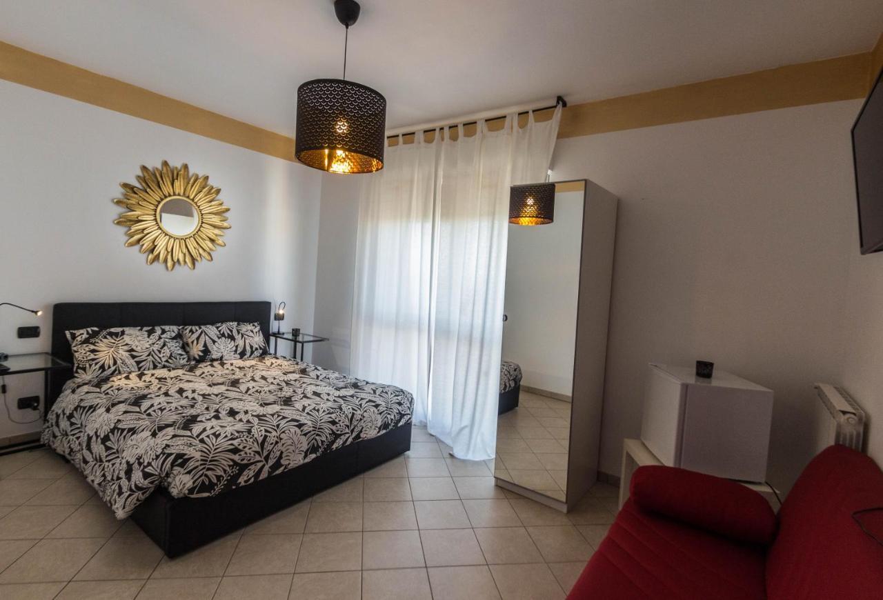 Leonardo Rome Holidays Fiumicino Bagian luar foto